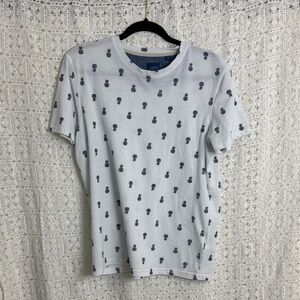 Essex Crossing Men’s White T-Shirt with Pineapple Print